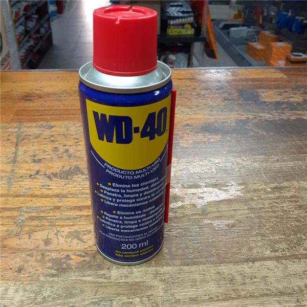 Spray lubricante multiuso WD-40.